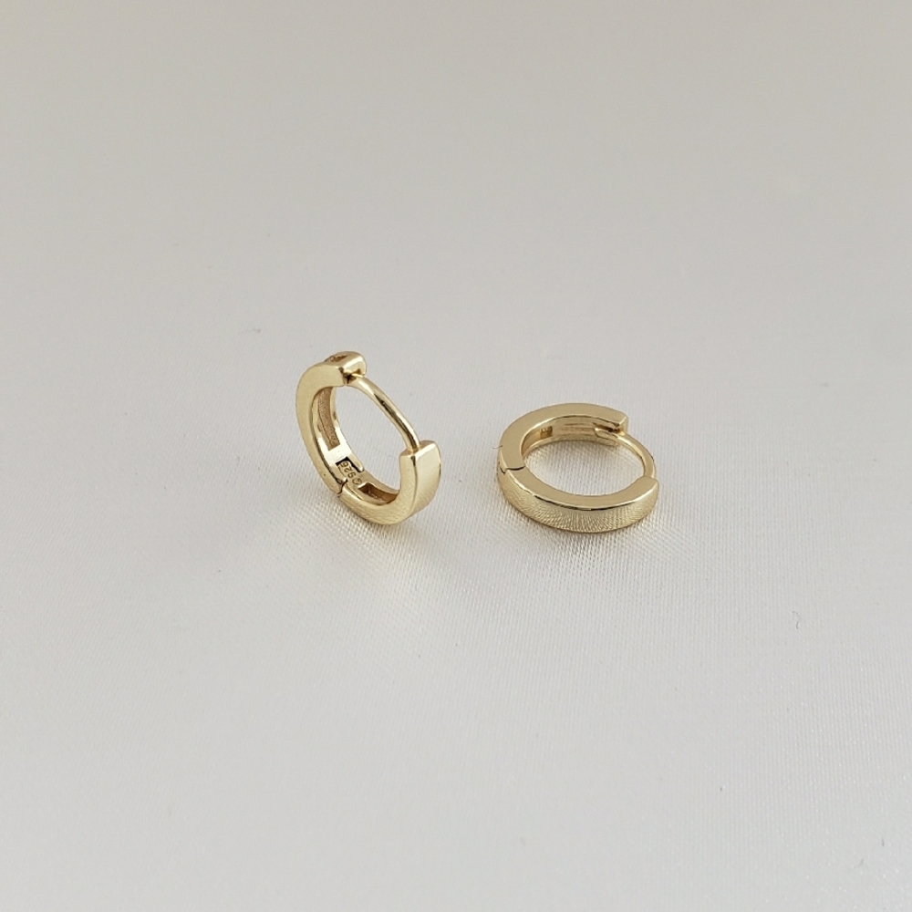 14K Gold Huggie Hoop Earrings